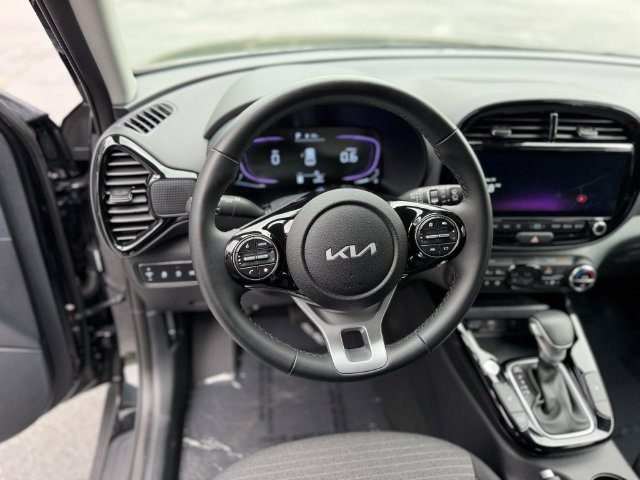 Certified 2025 Kia Soul EX FWD image 18