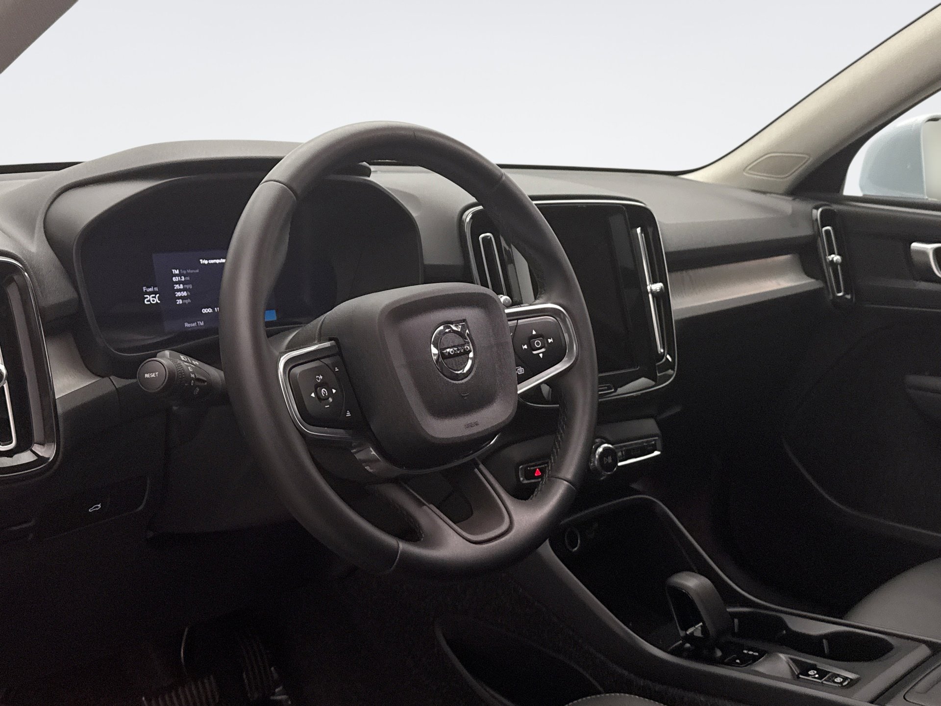 Used 2025 Volvo XC40 B5 Core AWD/4WD image 7