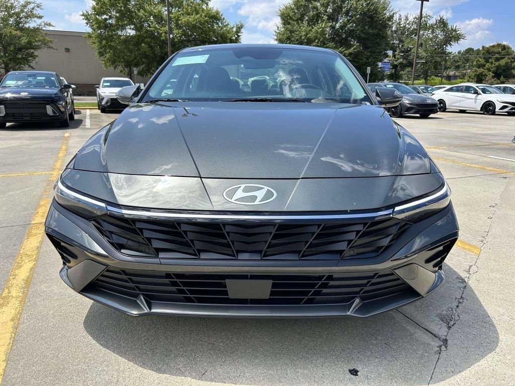 New 2026 Hyundai Elantra Limited FWD image 8