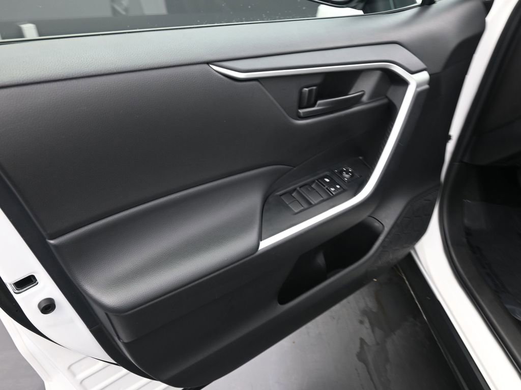 Used 2024 Toyota RAV4 LE image 20