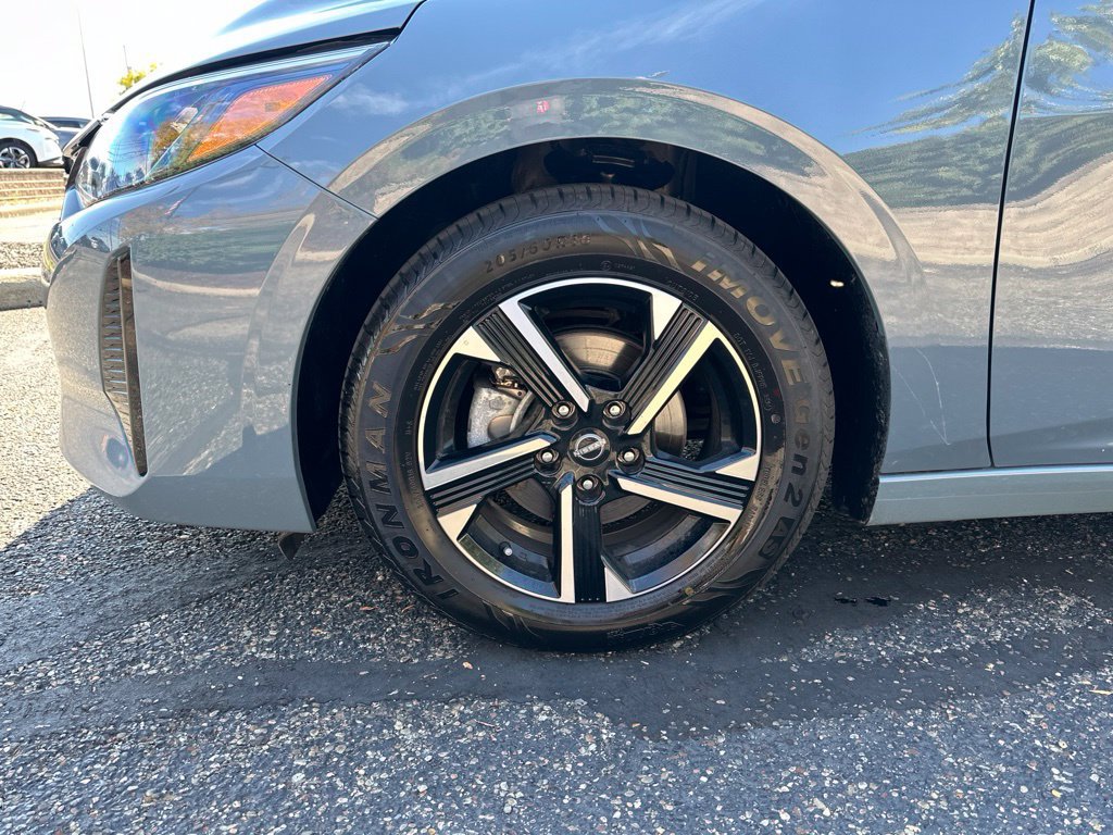 Used 2024 Nissan Sentra SV FWD image 18