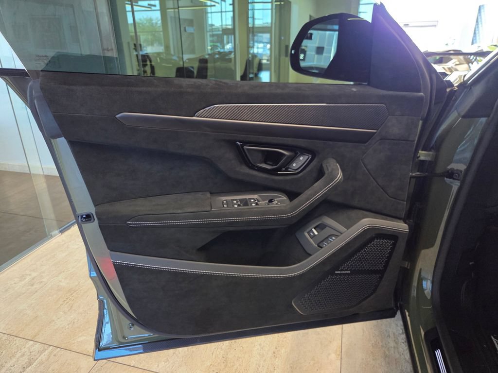 Used 2024 Lamborghini Urus Performante AWD/4WD image 4