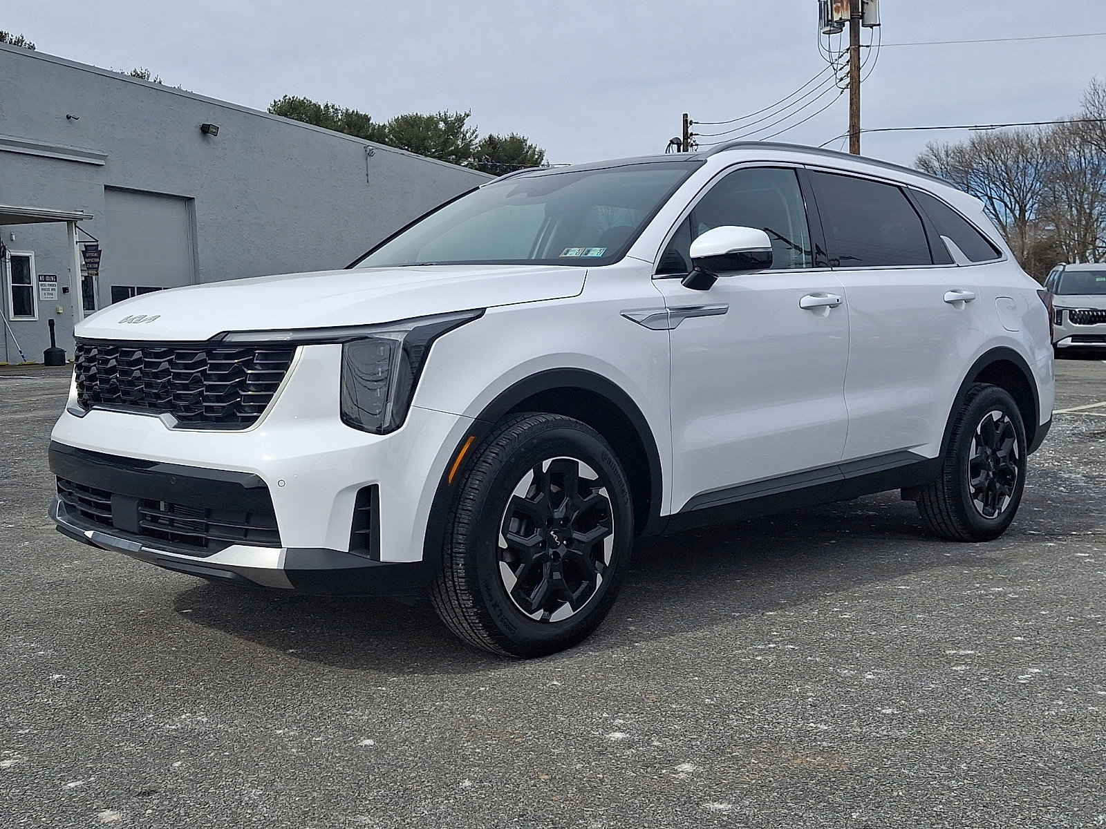 Certified 2025 Kia Sorento S w/ Panoramic Sunroof Package image 3