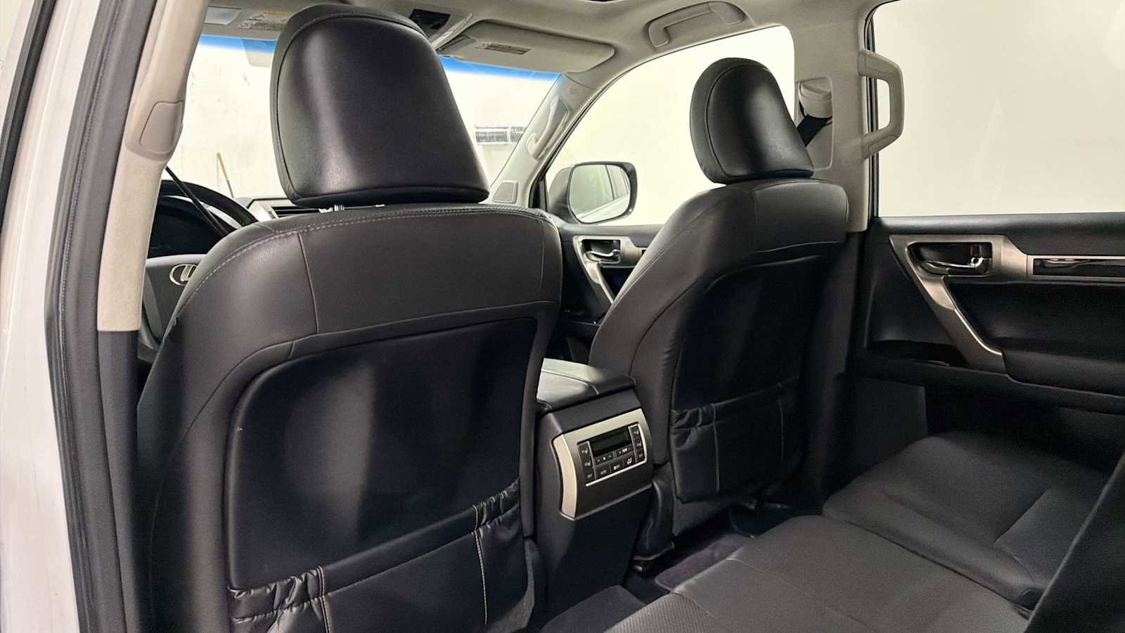 Used 2016 Lexus GX 460 w/ Comfort Package AWD/4WD image 27
