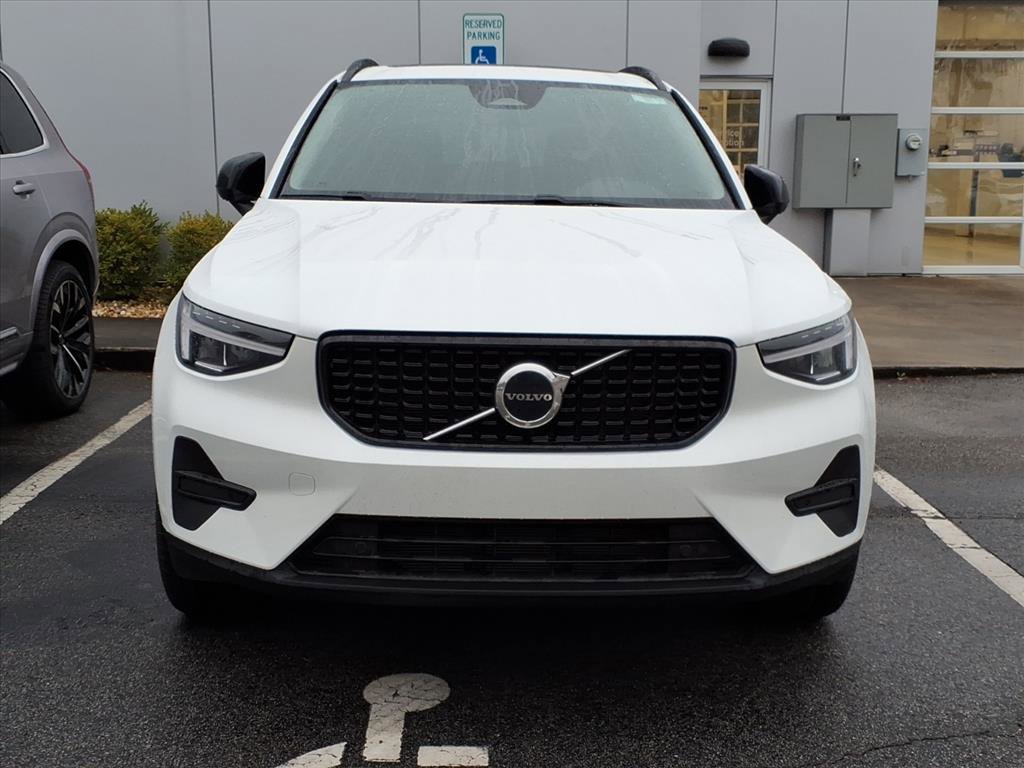 New 2026 Volvo XC40 B4 Core w/ Climate Package FWD image 2