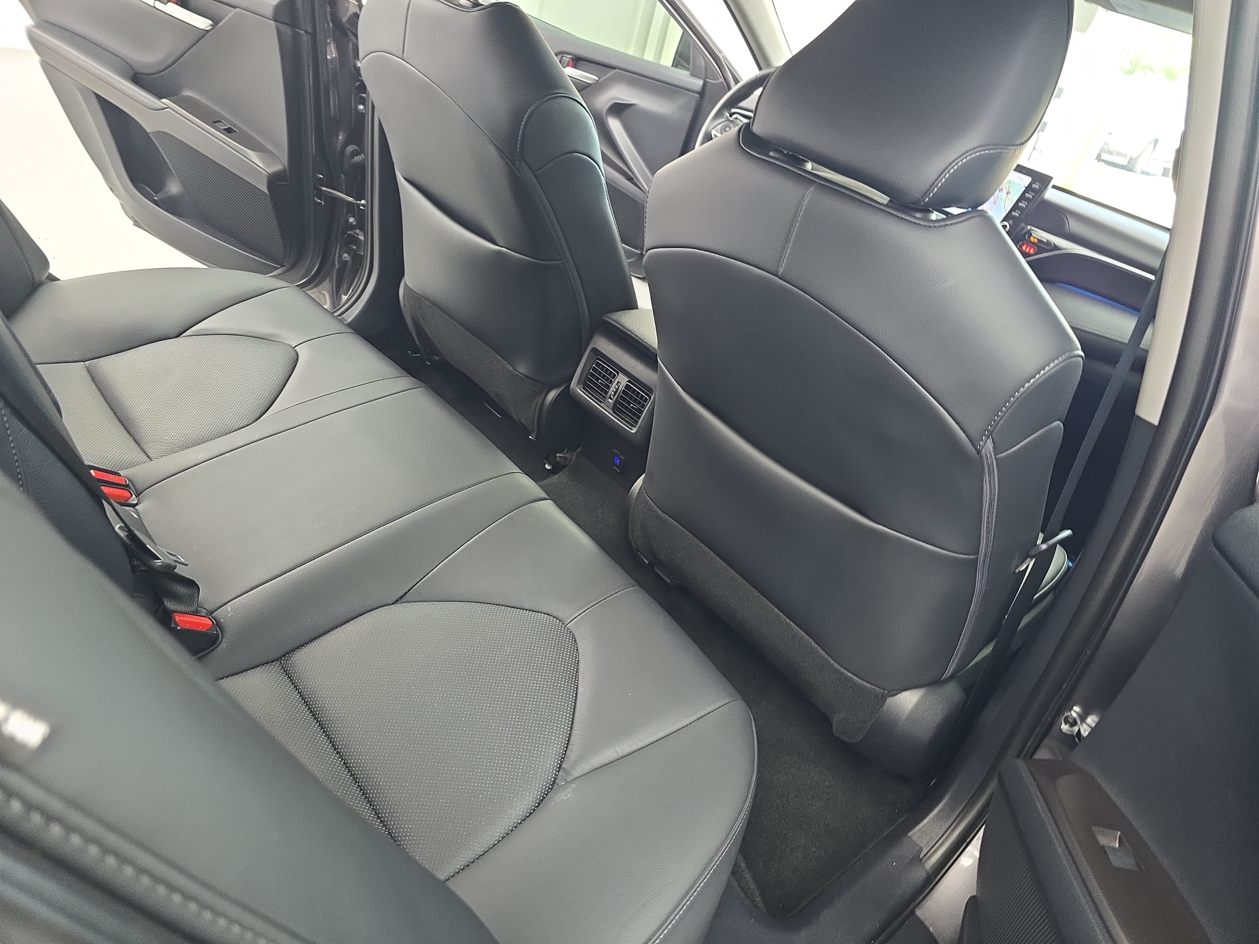 Used 2023 Toyota Camry XLE w/ Navigation Package FWD image 11