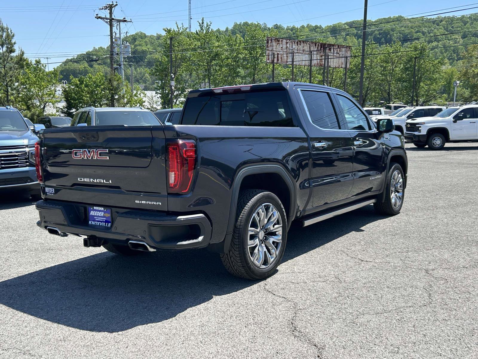 Used 2023 GMC Sierra 1500 Denali w/ Denali Reserve Package AWD/4WD image 3