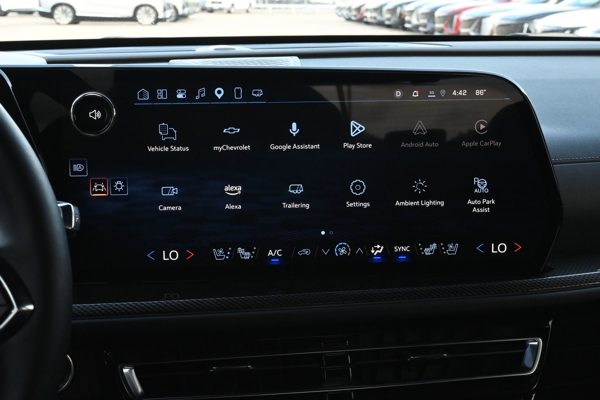 Used 2025 Chevrolet Traverse High Country FWD image 12