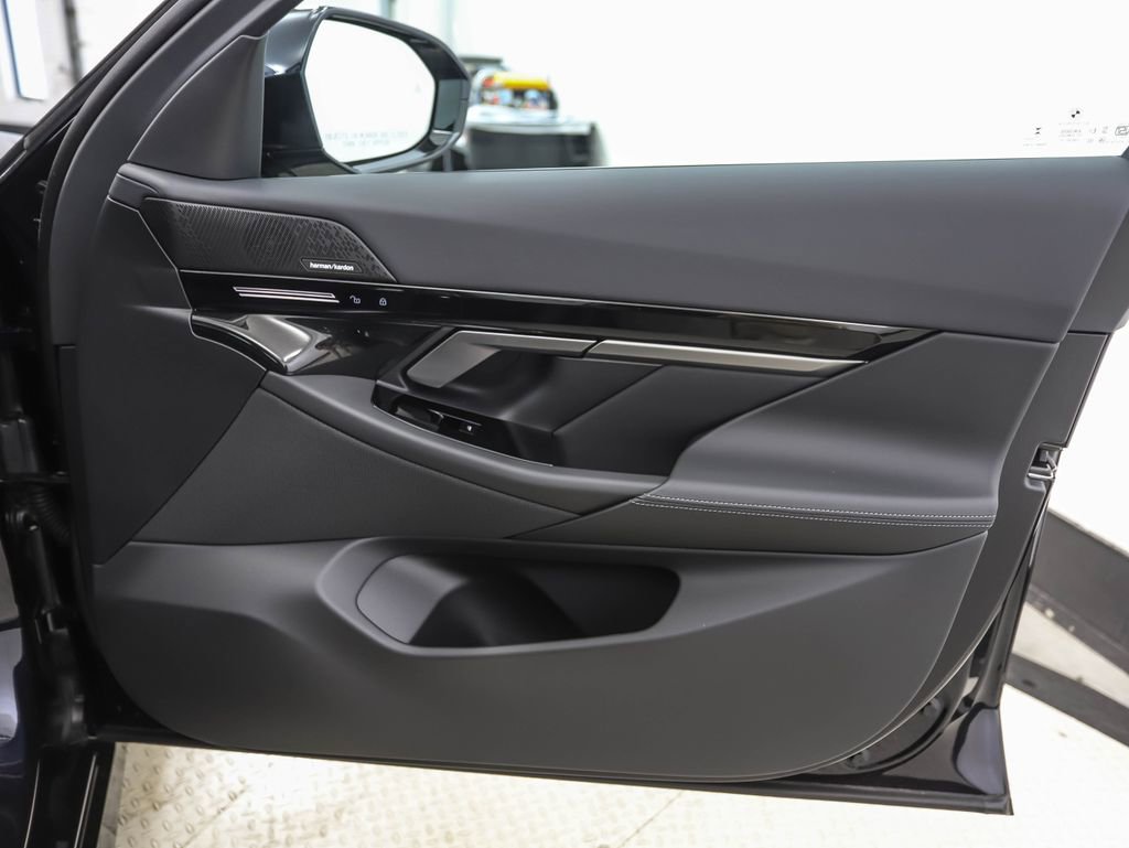 New 2026 BMW 530i xDrive w/ M Sport Package image 29