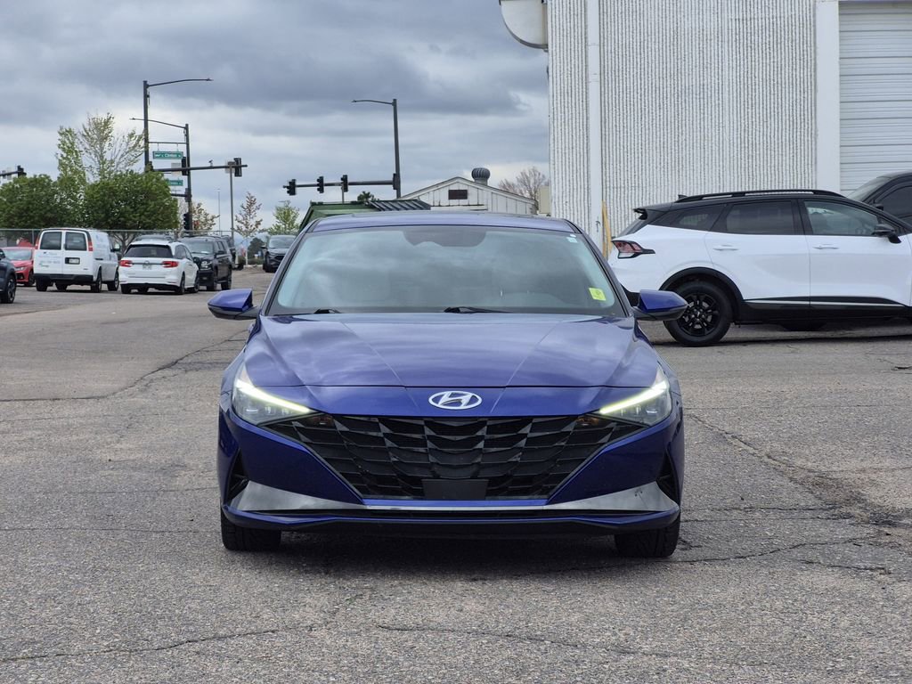 Used 2023 Hyundai Elantra Limited w/ Preferred Accessory Package FWD image 3