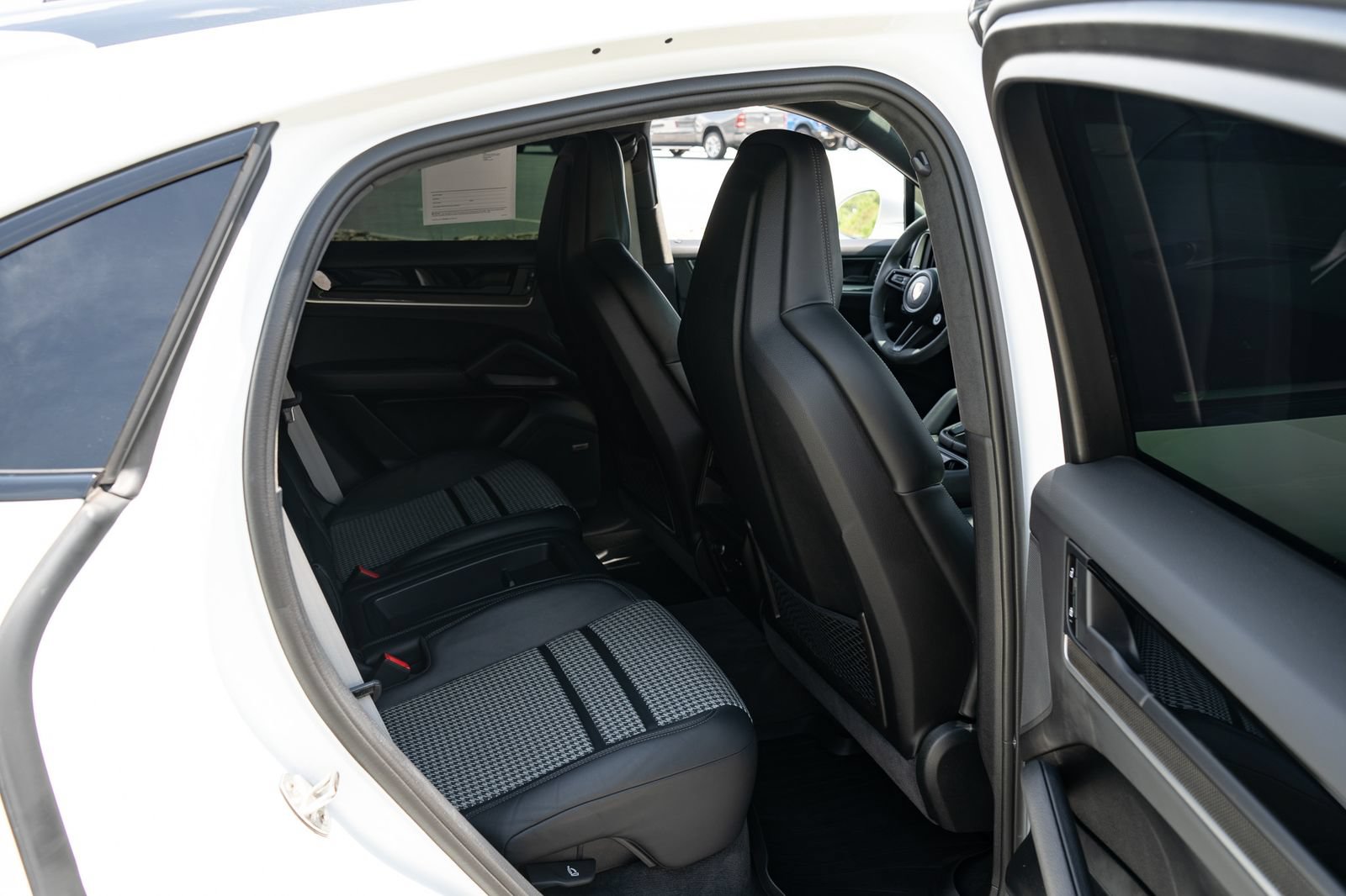 Used 2024 Porsche Cayenne S AWD/4WD image 41