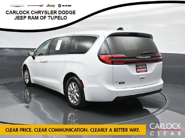 Used 2025 Chrysler Pacifica Select FWD image 10