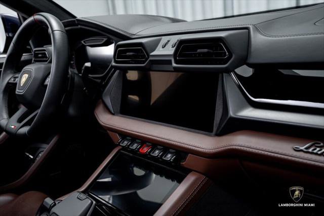 Used 2025 Lamborghini Urus SE image 40