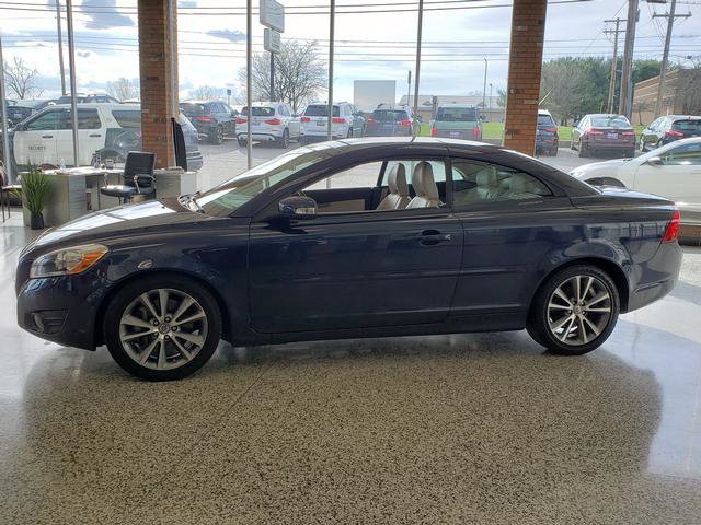 Used 2012 Volvo C70 T5 w/ Climate Pkg image 2