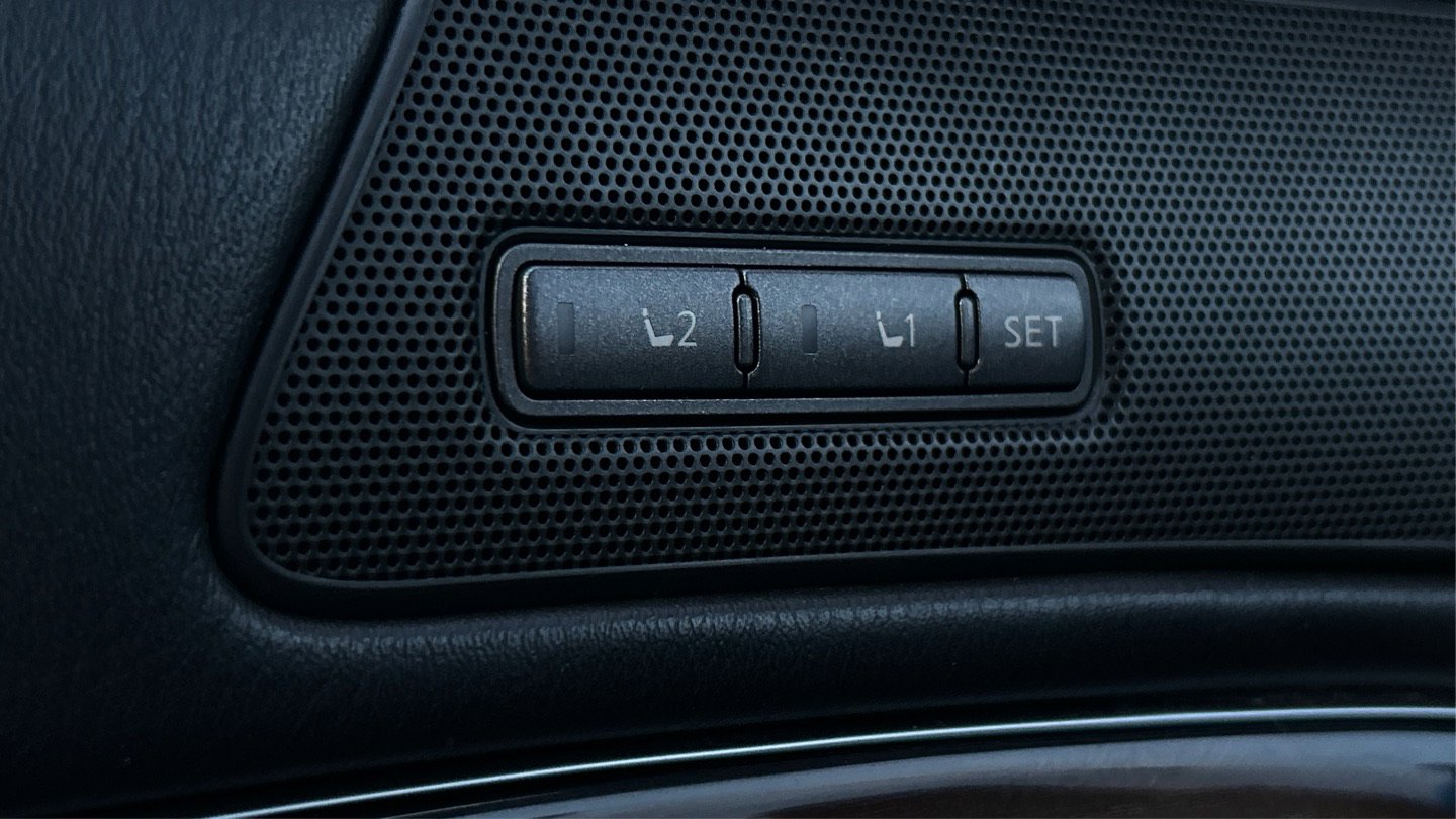 Used 2016 INFINITI Q70 L 3.7 w/ Deluxe Touring Package image 44