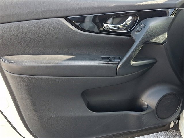 Used 2022 Nissan Rogue Sport SV image 12