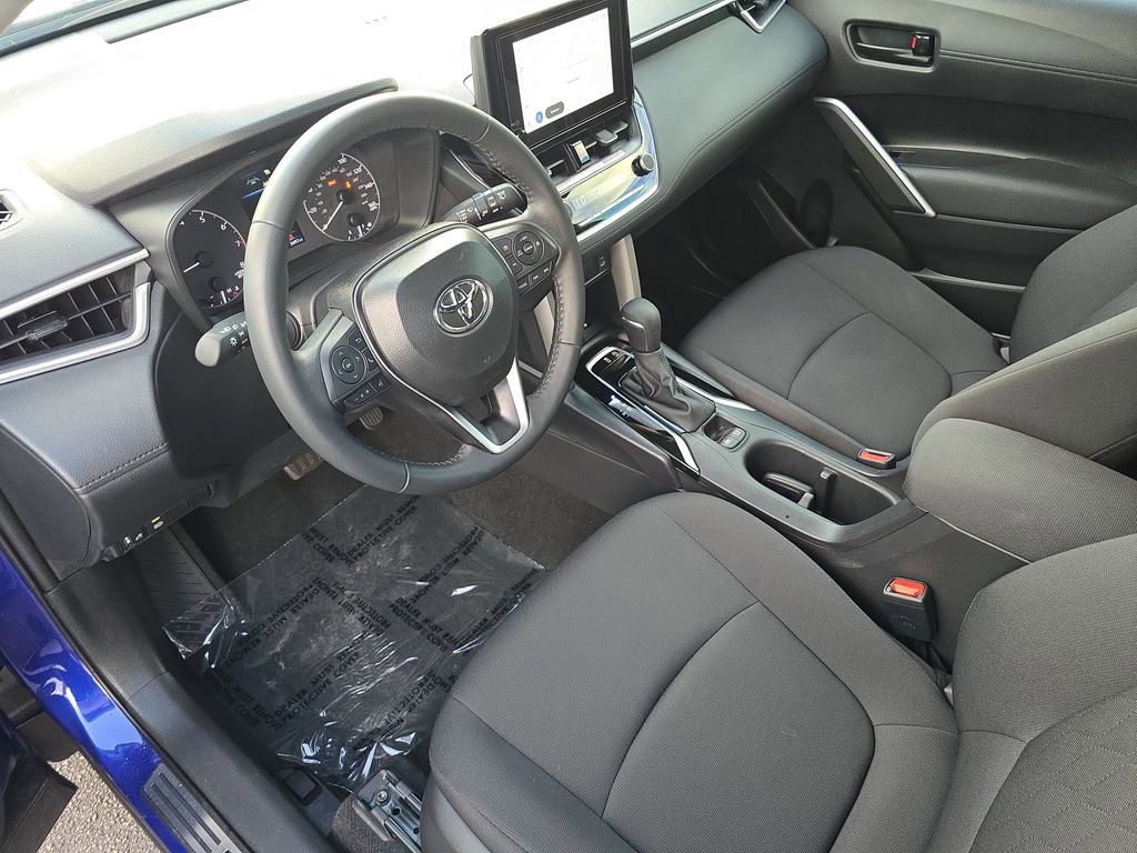 Used 2025 Toyota Corolla Cross LE image 18