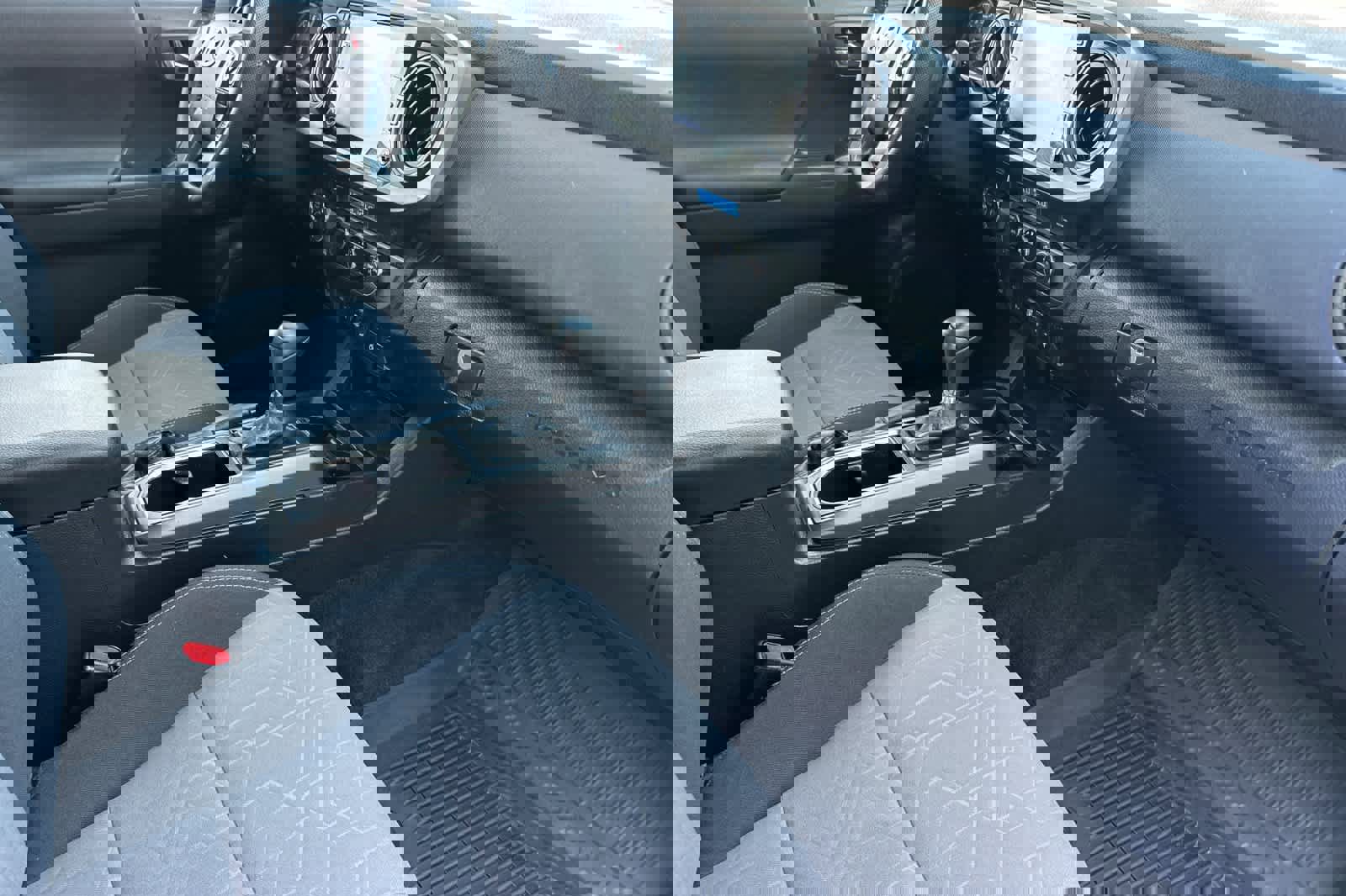 Used 2022 Toyota Tacoma TRD Off-Road image 15