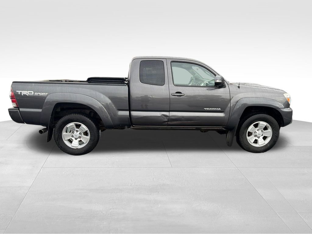 Used 2015 Toyota Tacoma 4x4 Access Cab V6 w/ TRD Sport Package image 6