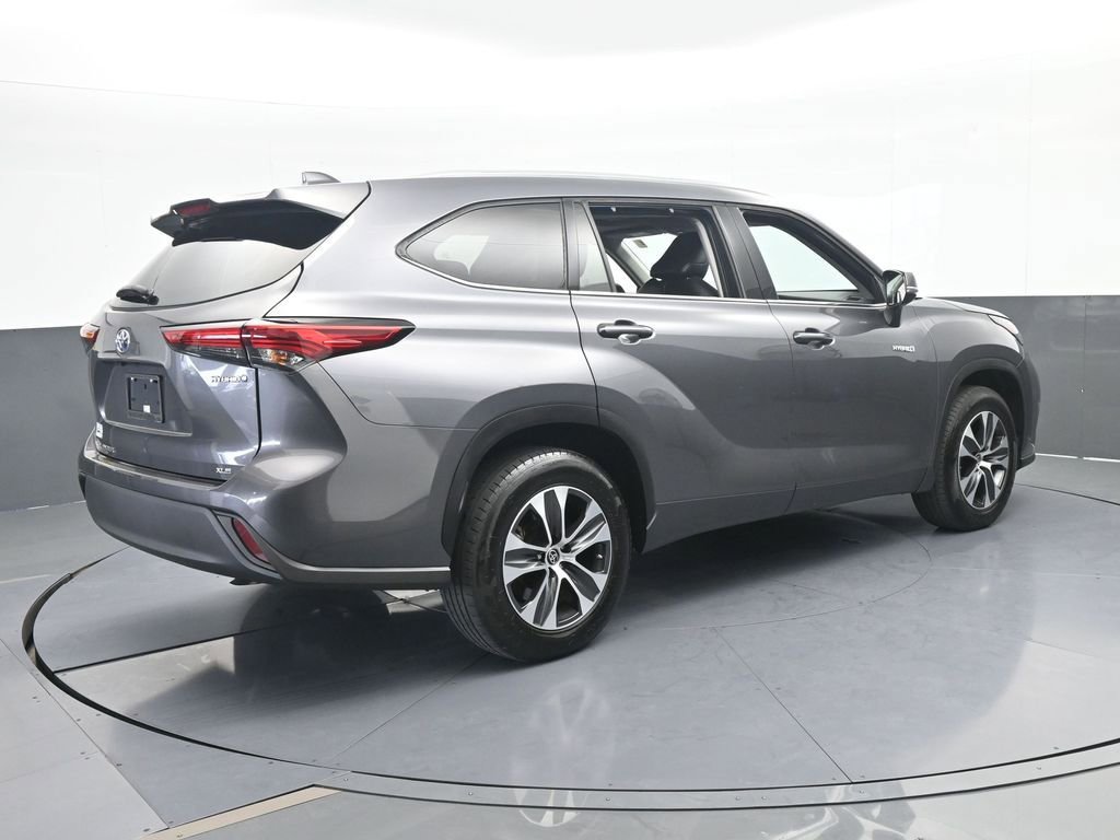Used 2021 Toyota Highlander XLE FWD image 6
