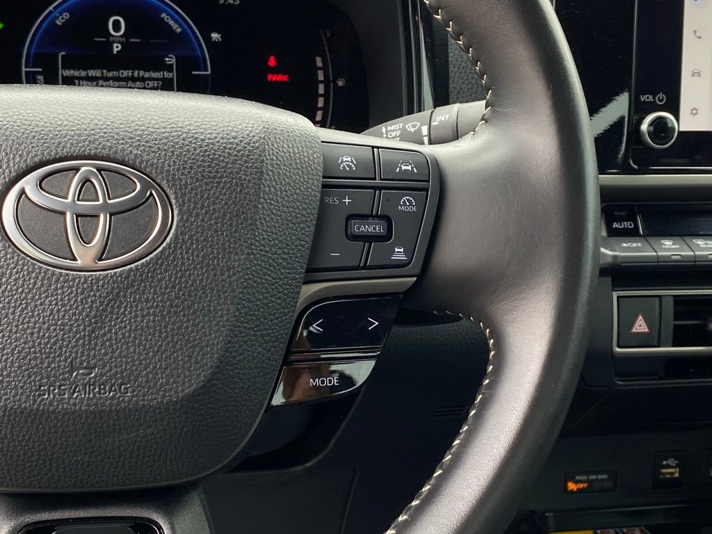 Used 2025 Toyota Camry SE FWD image 15