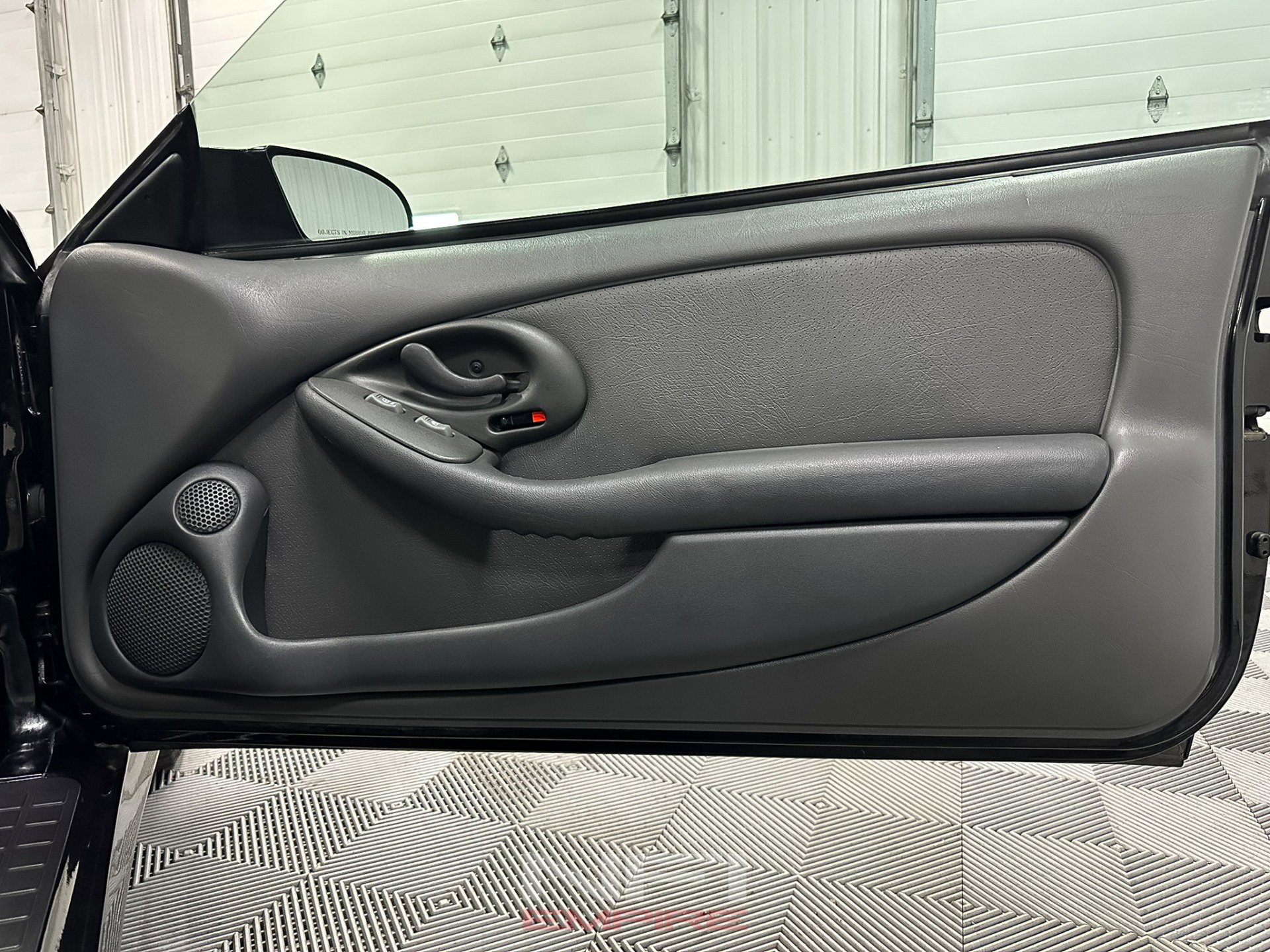 Used 1999 Pontiac Firebird Formula w/ Security Pkg RWD image 37