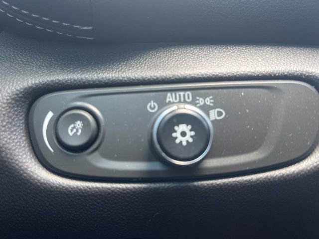 Used 2025 Chevrolet Blazer LT image 19