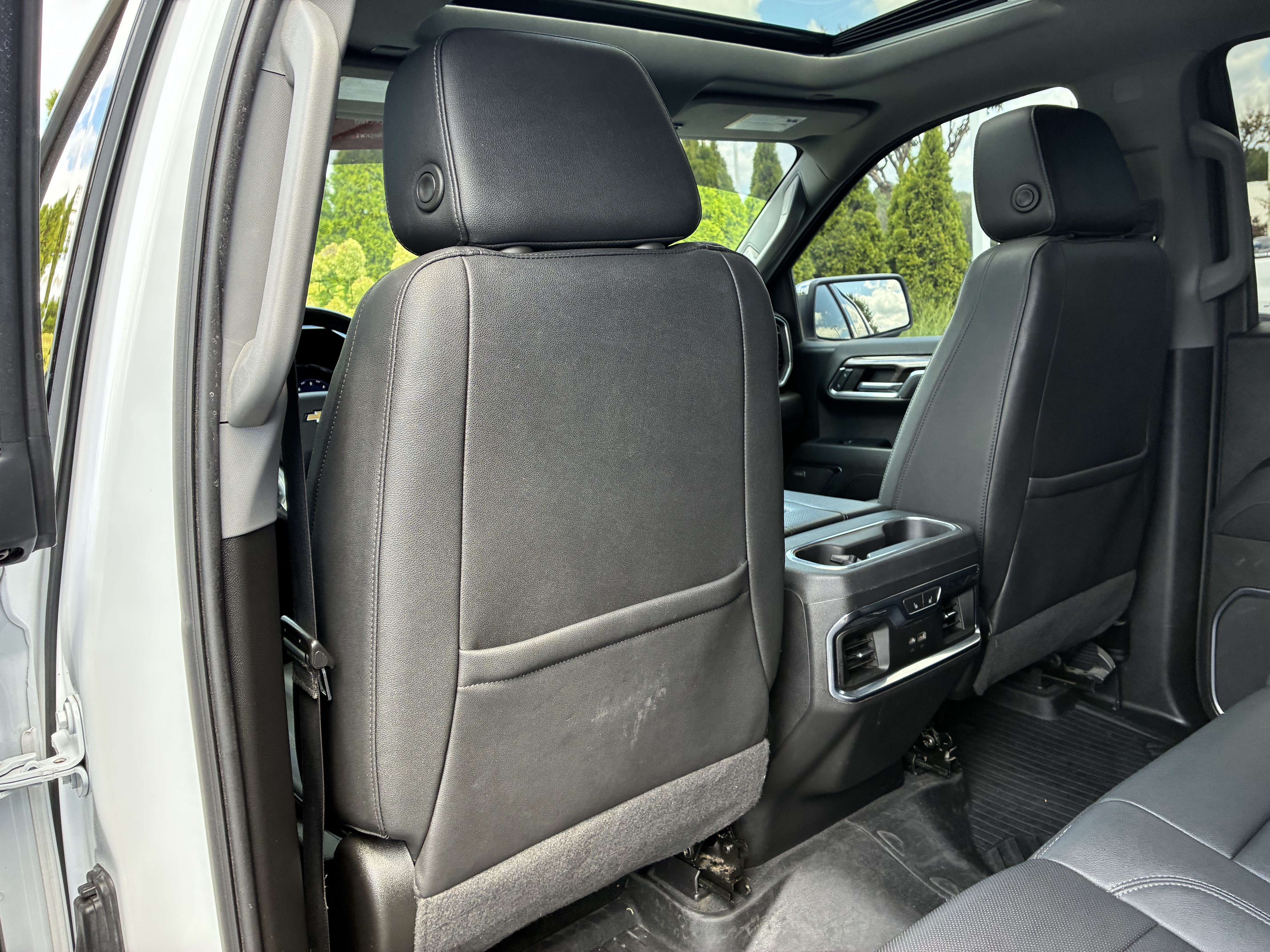 Used 2022 Chevrolet Silverado 1500 LTZ w/ LTZ Premium Package AWD/4WD image 16