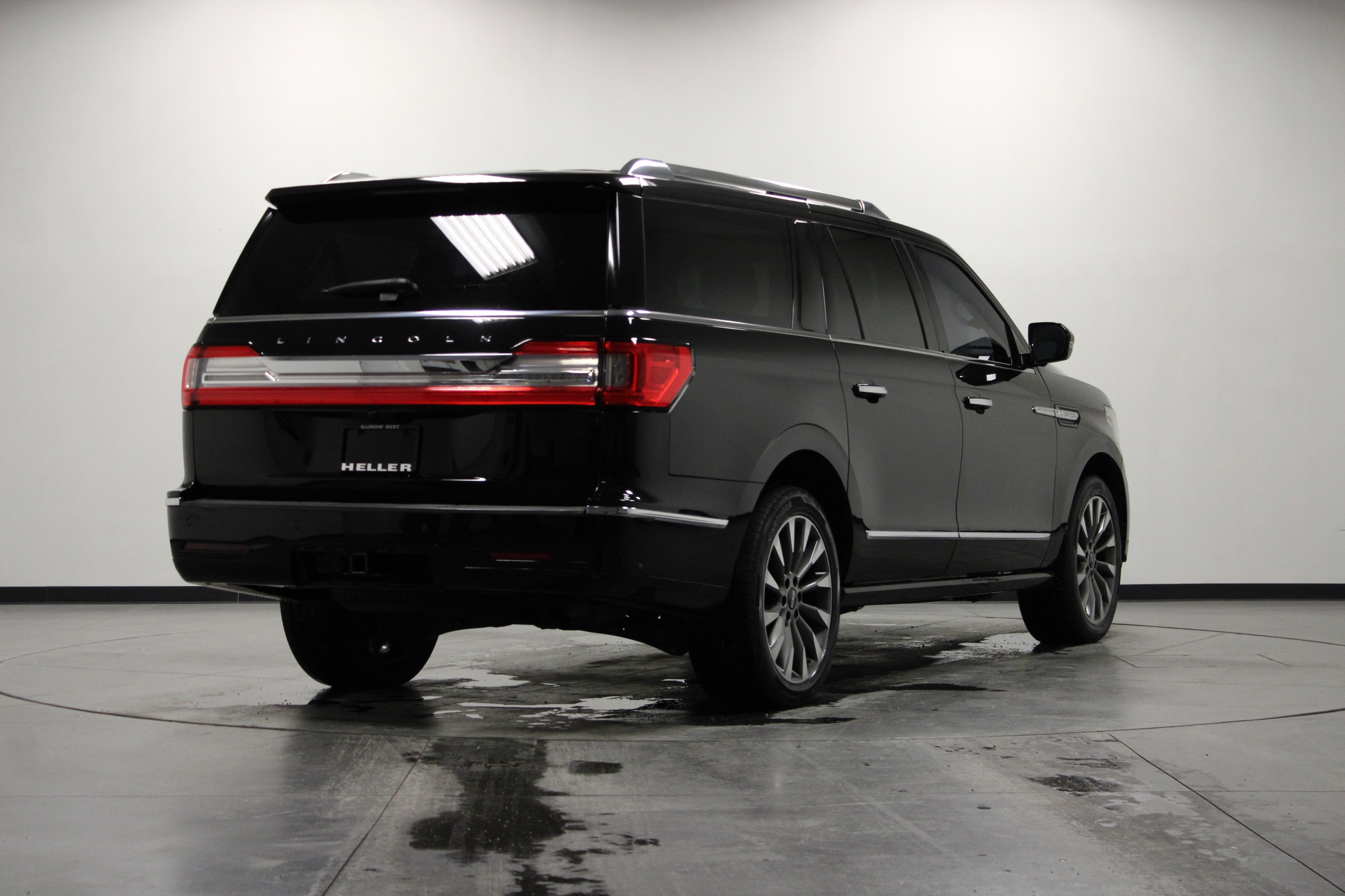 Used 2019 Lincoln Navigator L Select w/ Technology Package image 4