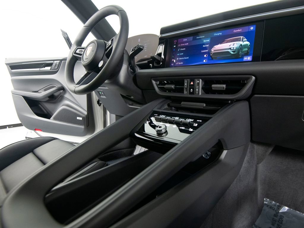 New 2026 Porsche Macan 4 Electric image 35