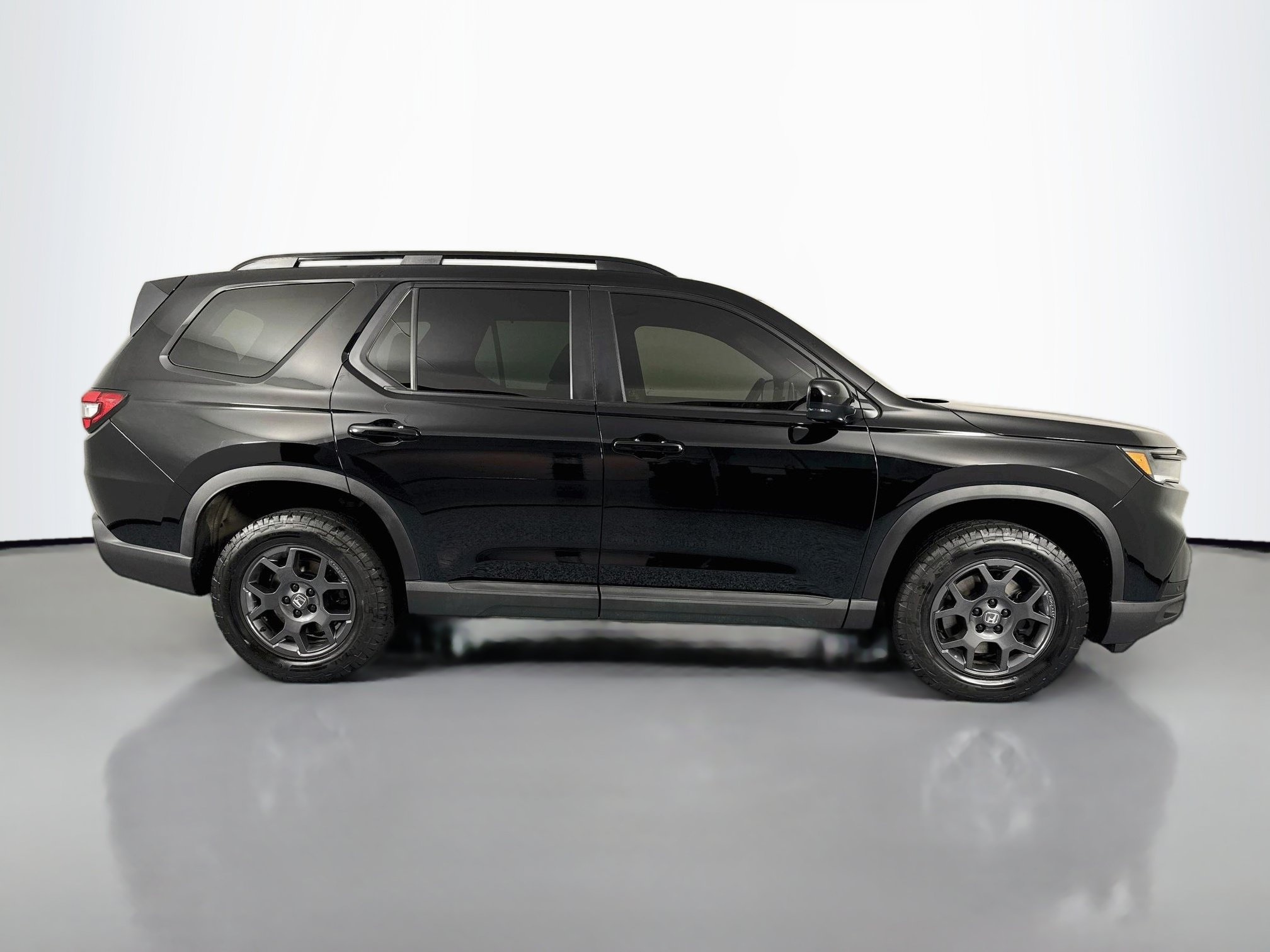 Certified 2025 Honda Pilot TrailSport image 4