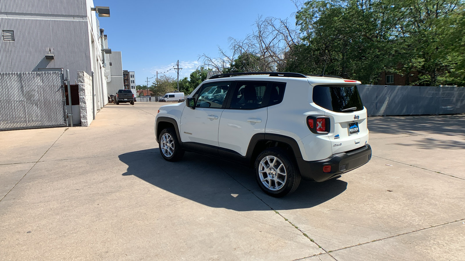 Used 2023 Jeep Renegade Latitude w/ Premium Group AWD/4WD image 3