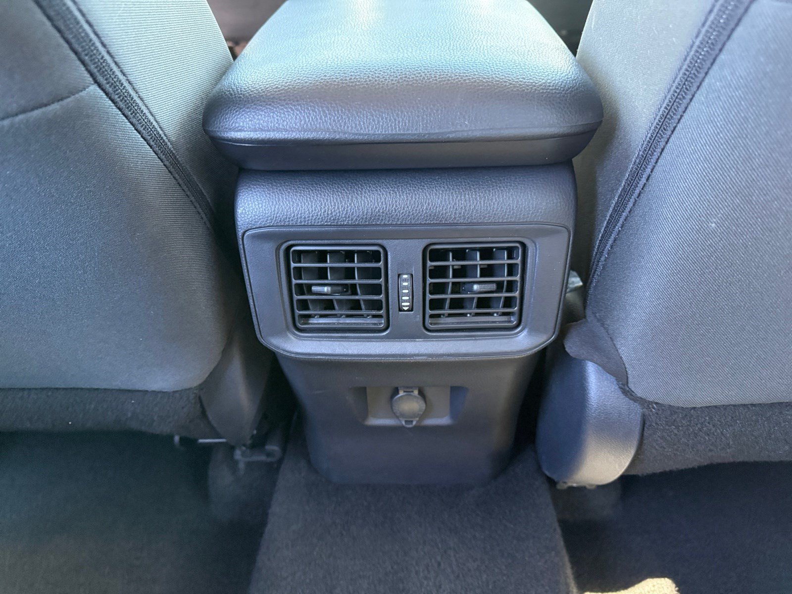 Used 2025 Toyota RAV4 LE AWD/4WD image 30