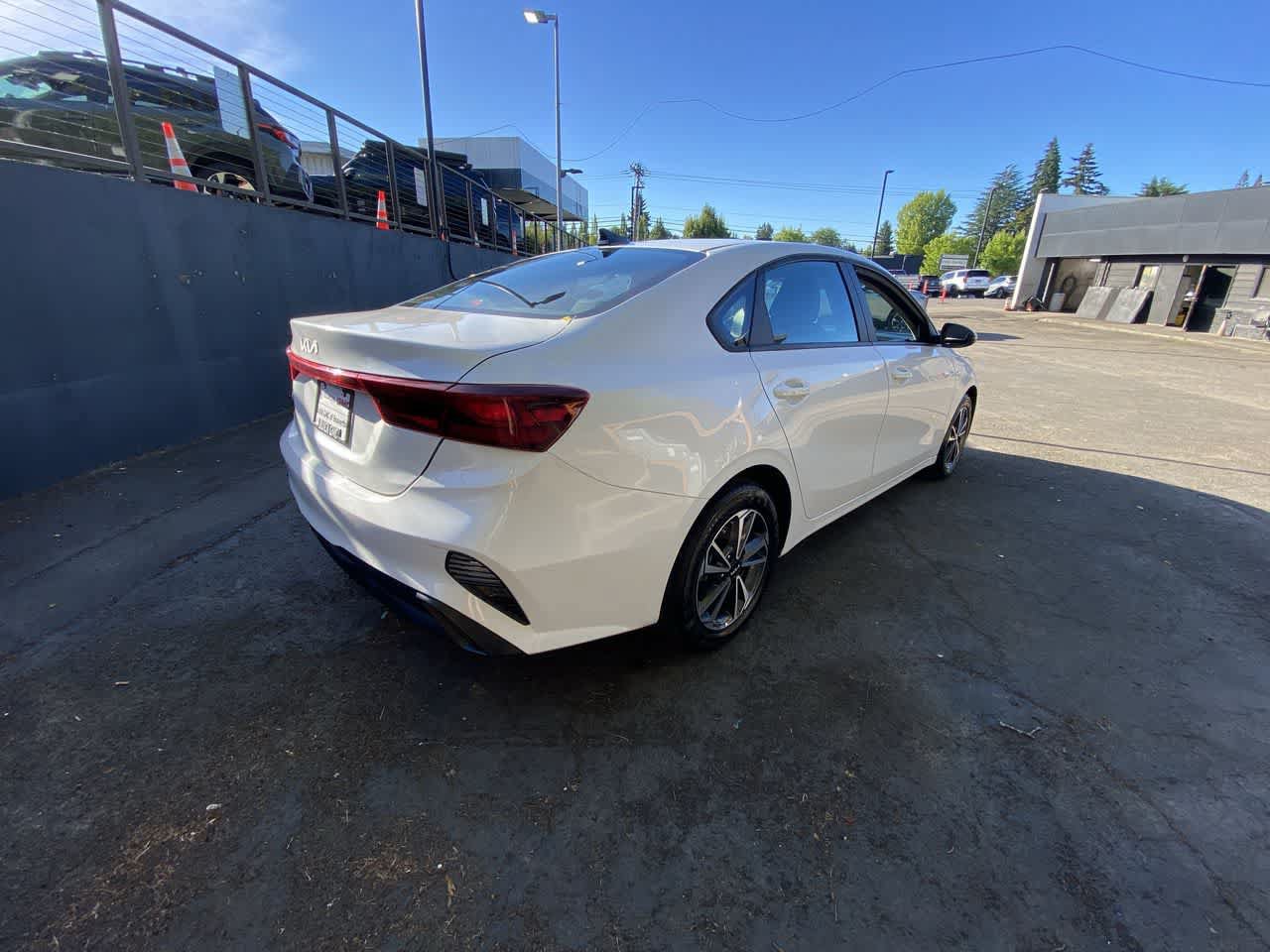 Used 2024 Kia Forte LXS w/ LXS Technology Package FWD image 6