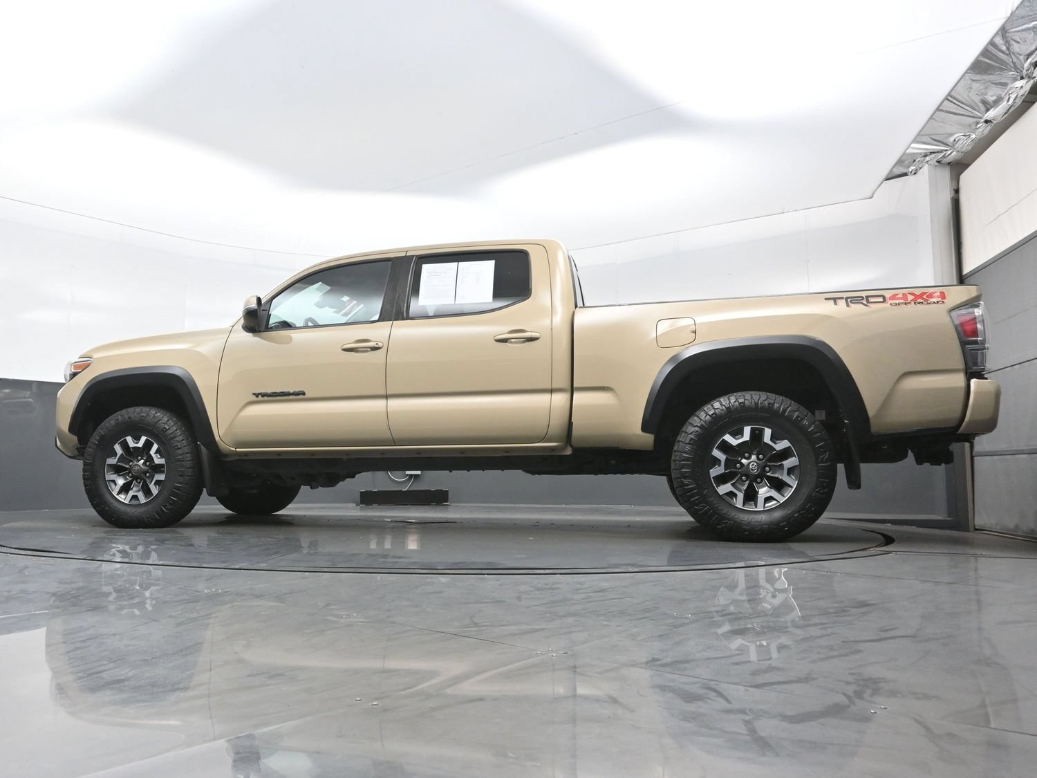 Used 2020 Toyota Tacoma TRD Off-Road w/ Technology Package AWD/4WD image 29