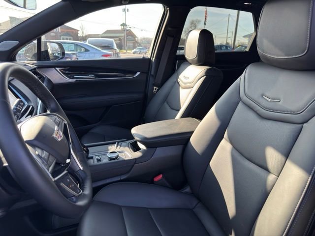 Used 2025 Cadillac XT5 Premium Luxury image 9