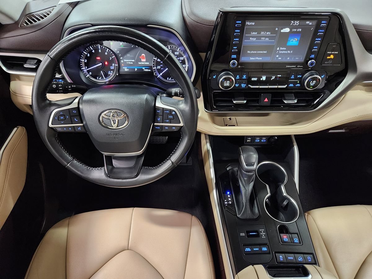 Used 2022 Toyota Highlander XLE AWD/4WD image 46