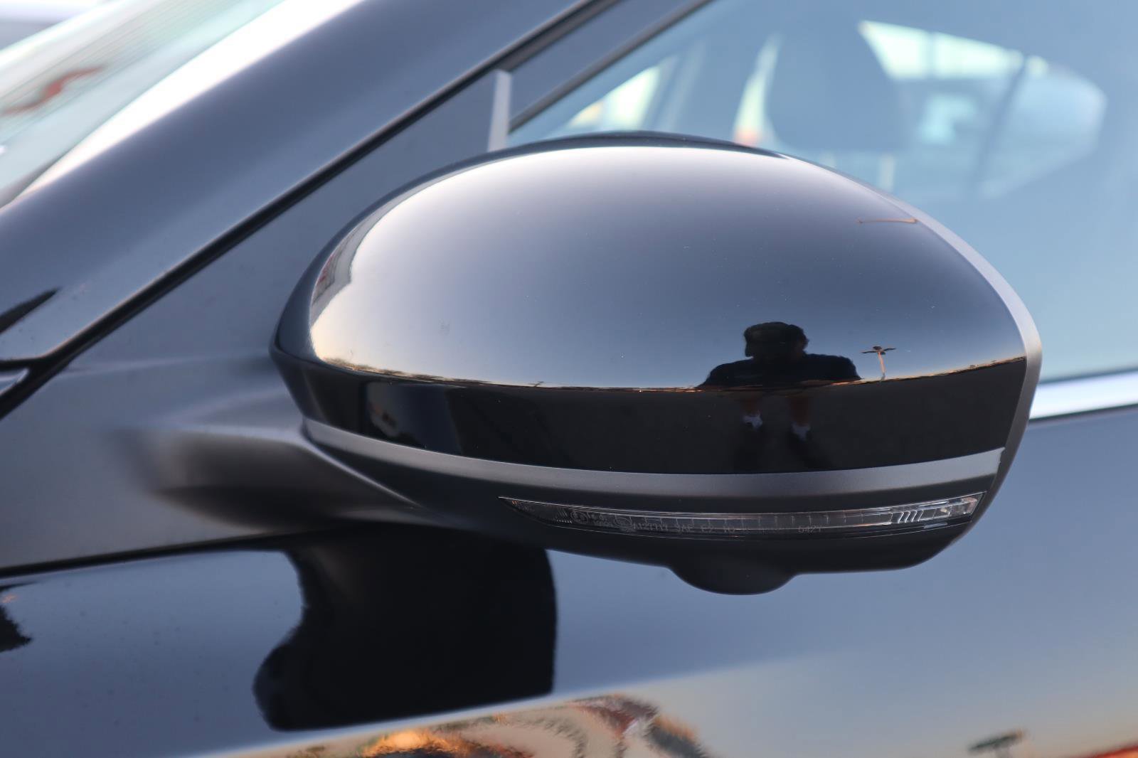 Used 2025 Nissan Sentra SR w/ SR Premium Package image 4