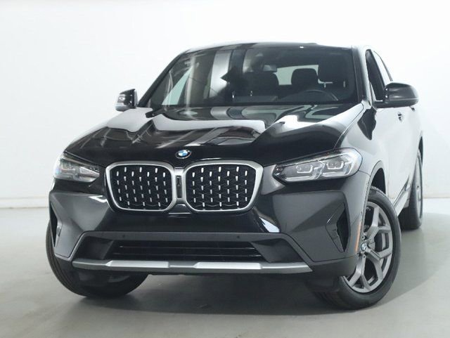 Used 2025 BMW X4 xDrive30i AWD/4WD image 3