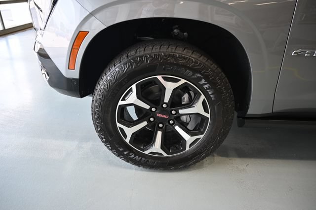 New 2026 GMC Yukon XL AT4 w/ AT4 Premium Package AWD/4WD image 35