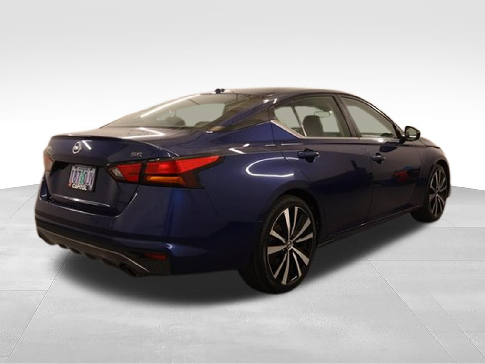Used 2022 Nissan Altima 2.5 SR FWD image 2