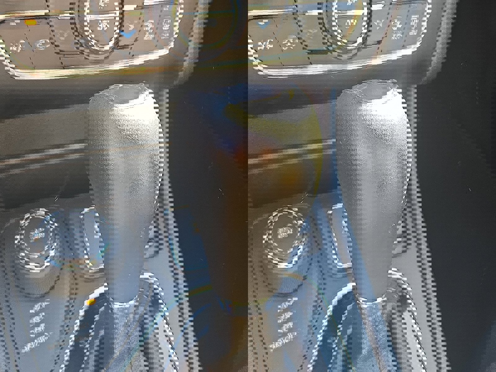 Used 2019 Jeep Cherokee Limited image 15