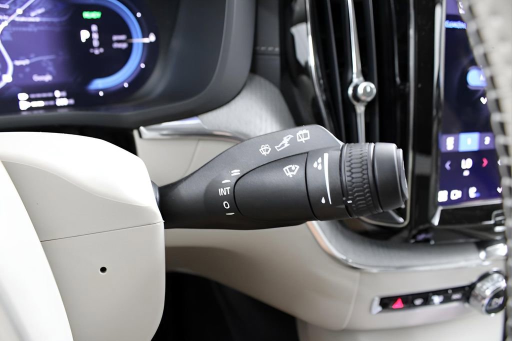 New 2025 Volvo XC60 T8 Ultra w/ Protection Package Premier image 22