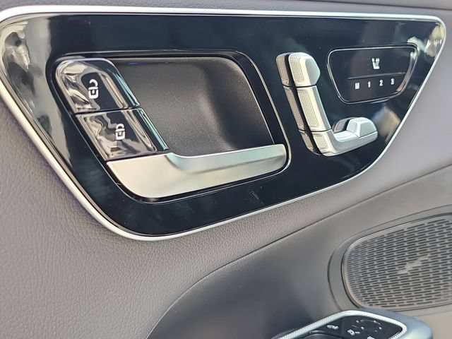 Used 2025 Mercedes-Benz GLC 300 4MATIC image 15