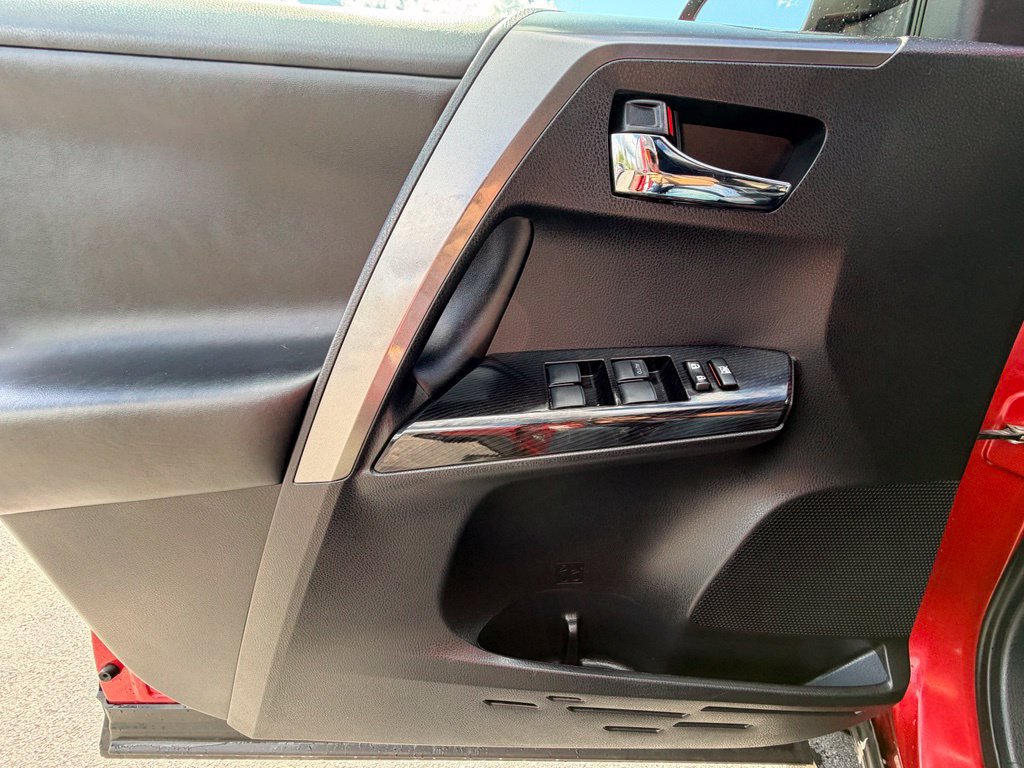 Used 2017 Toyota RAV4 SE AWD/4WD image 19