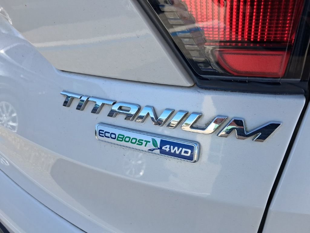 Used 2017 Ford Escape Titanium image 9