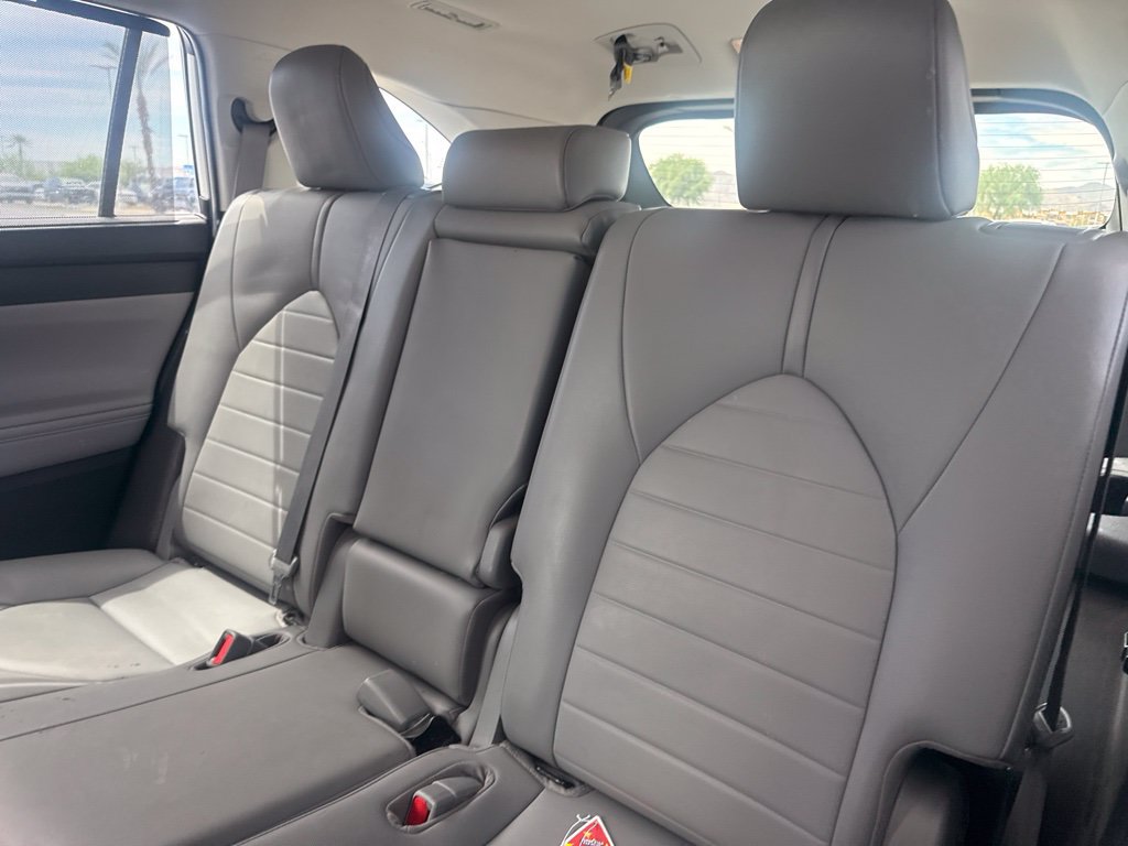 Used 2020 Toyota Highlander XLE AWD/4WD image 12