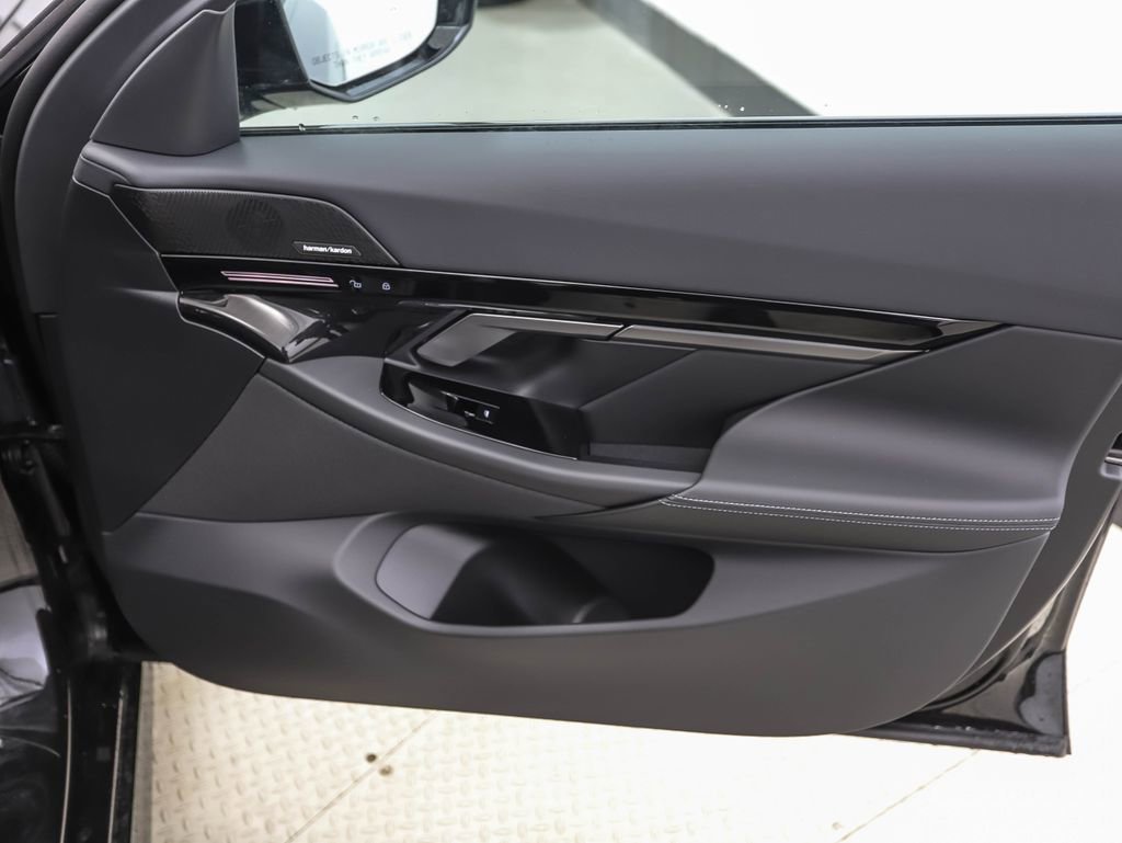 New 2026 BMW 530i xDrive w/ M Sport Package image 28