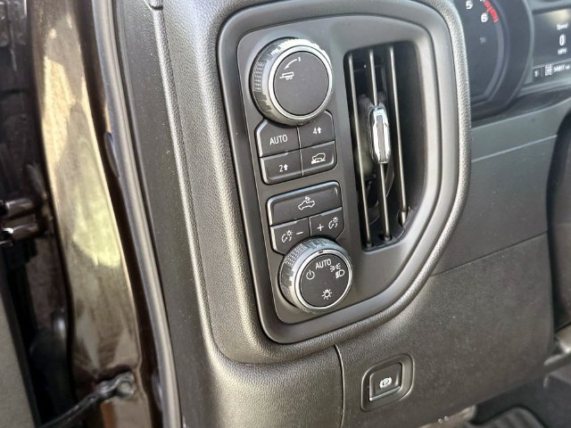 Used 2019 Chevrolet Silverado 1500 Custom w/ Custom Convenience Package AWD/4WD image 20