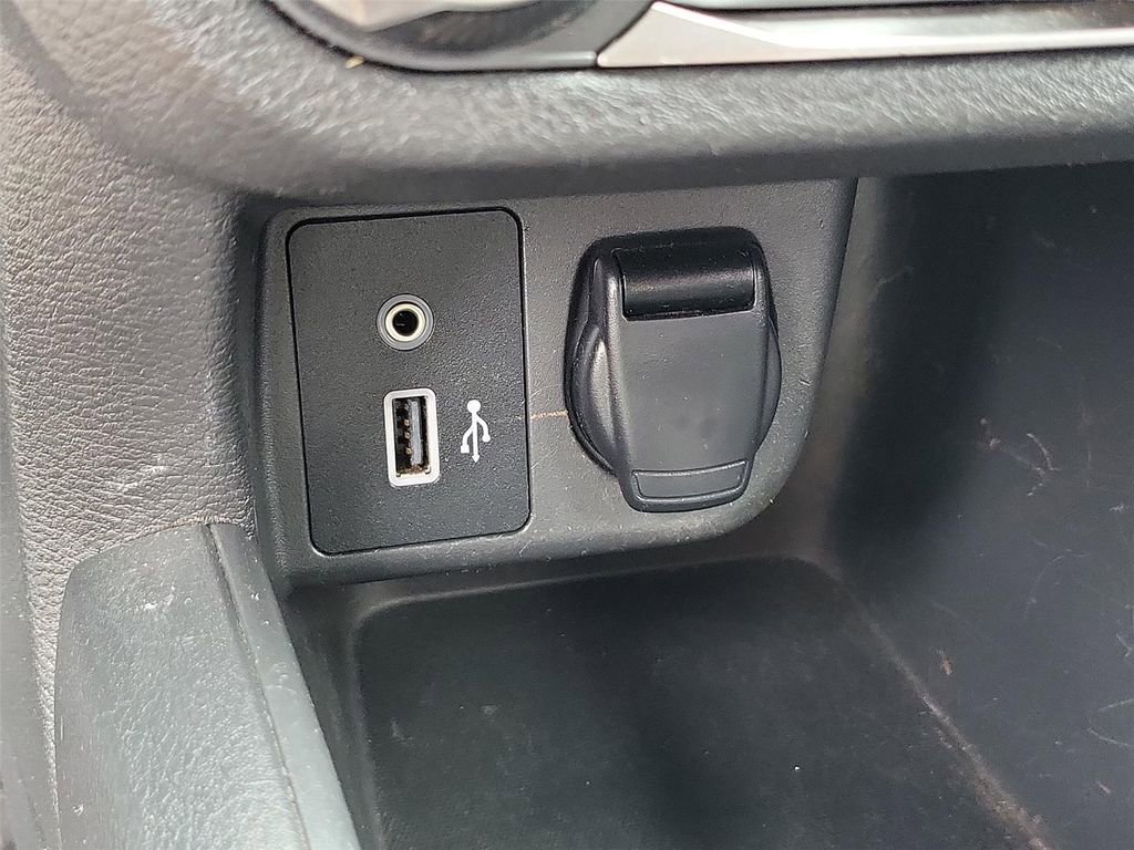 Used 2020 Nissan Versa SV FWD image 33